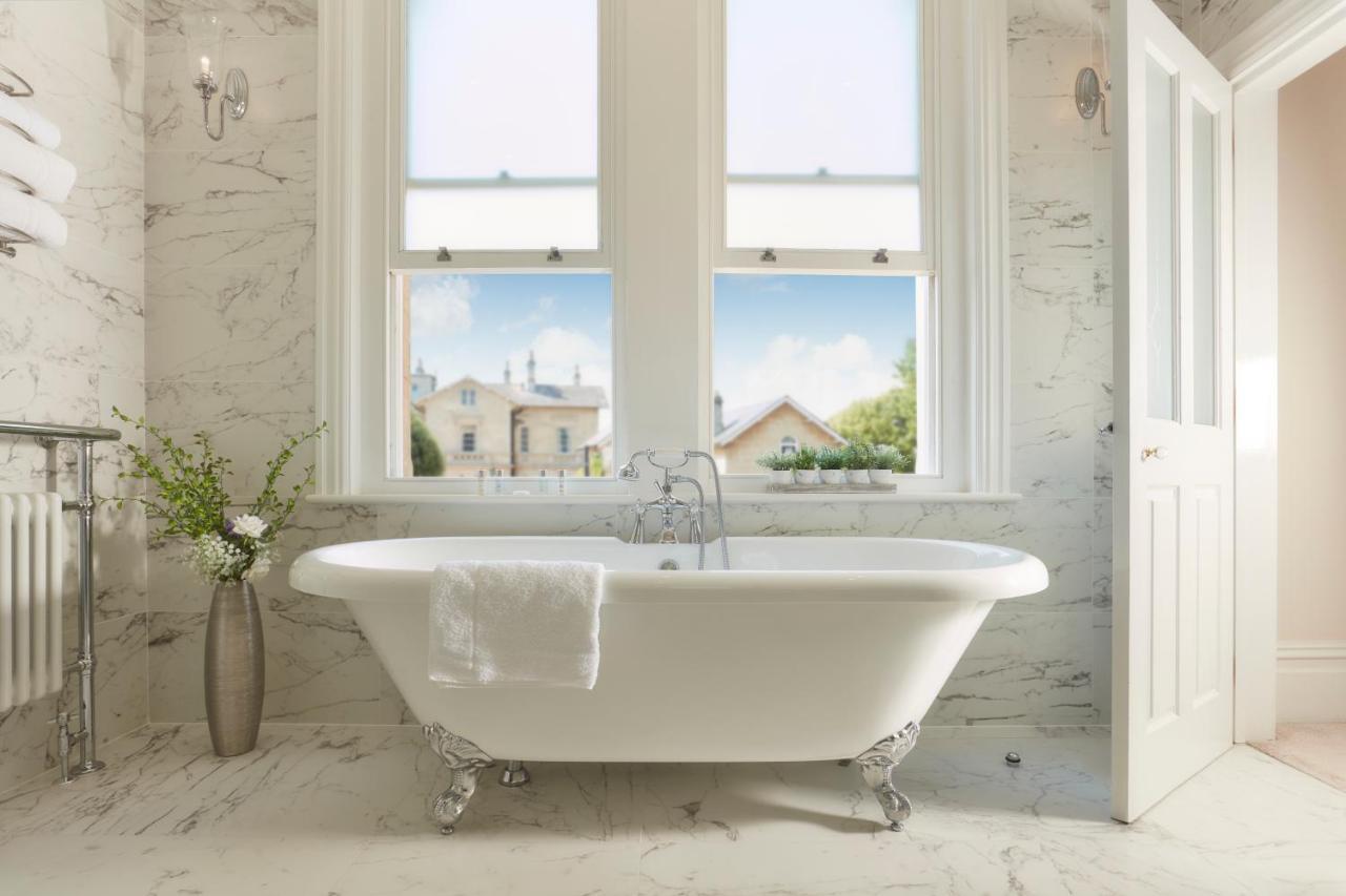 Bathen House Boutique Hotel Экстерьер фото A freestanding bathtub