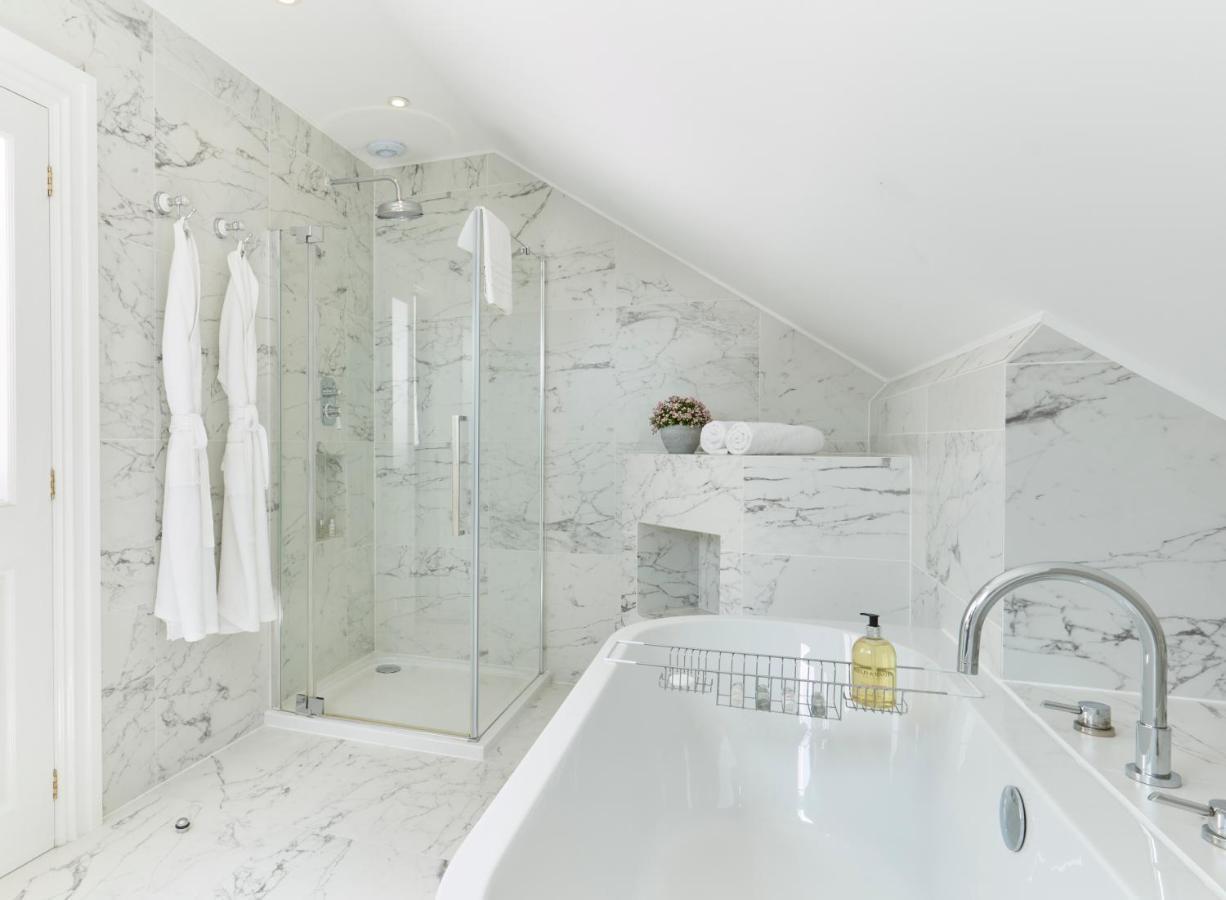 Bathen House Boutique Hotel Экстерьер фото A modern bathroom
